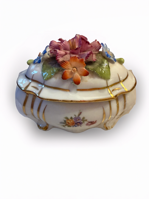 Capodimonte‑Style Floral Porcelain Trinket Box – Oval, Mid‑Century, Gold Accents
