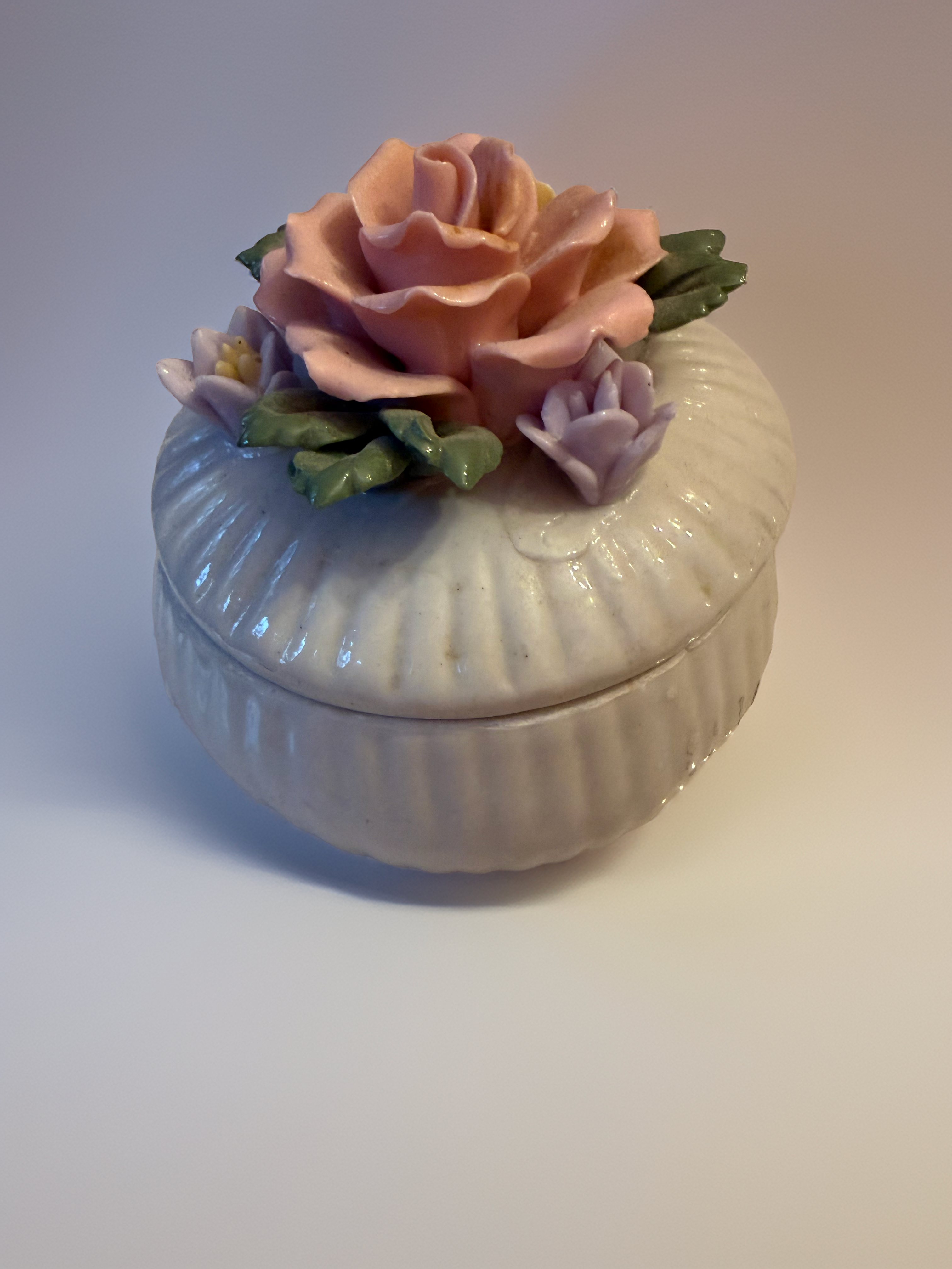 Round Floral Ceramic Trinket Box – Gold Accents, Decorative Keepsake